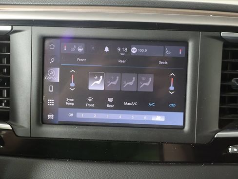 Used 2023 Chrysler Voyager LX FWD image 39