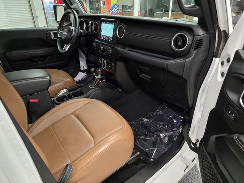 Certified 2020 Jeep Wrangler Unlimited Sahara image 33