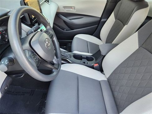 Used 2025 Toyota Corolla LE image 9