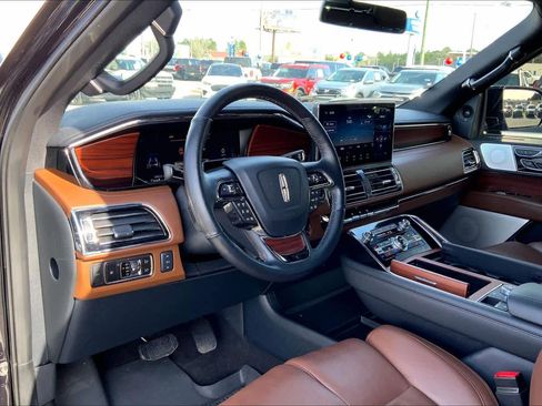 Used 2023 Lincoln Navigator L Reserve image 17