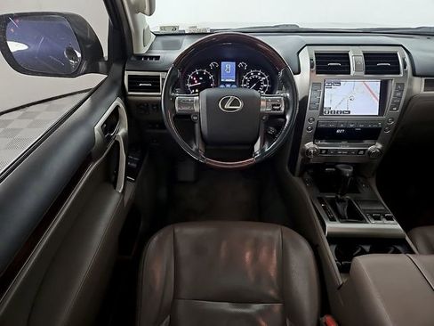 Used 2018 Lexus GX 460 Premium w/ Premium Package image 14