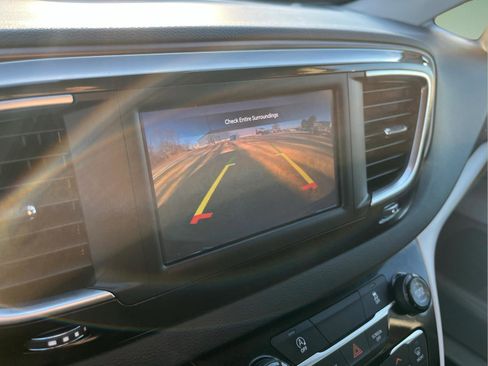 Used 2023 Chrysler Voyager LX image 18