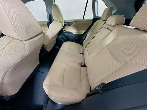 Used 2020 Toyota RAV4 LE image 25