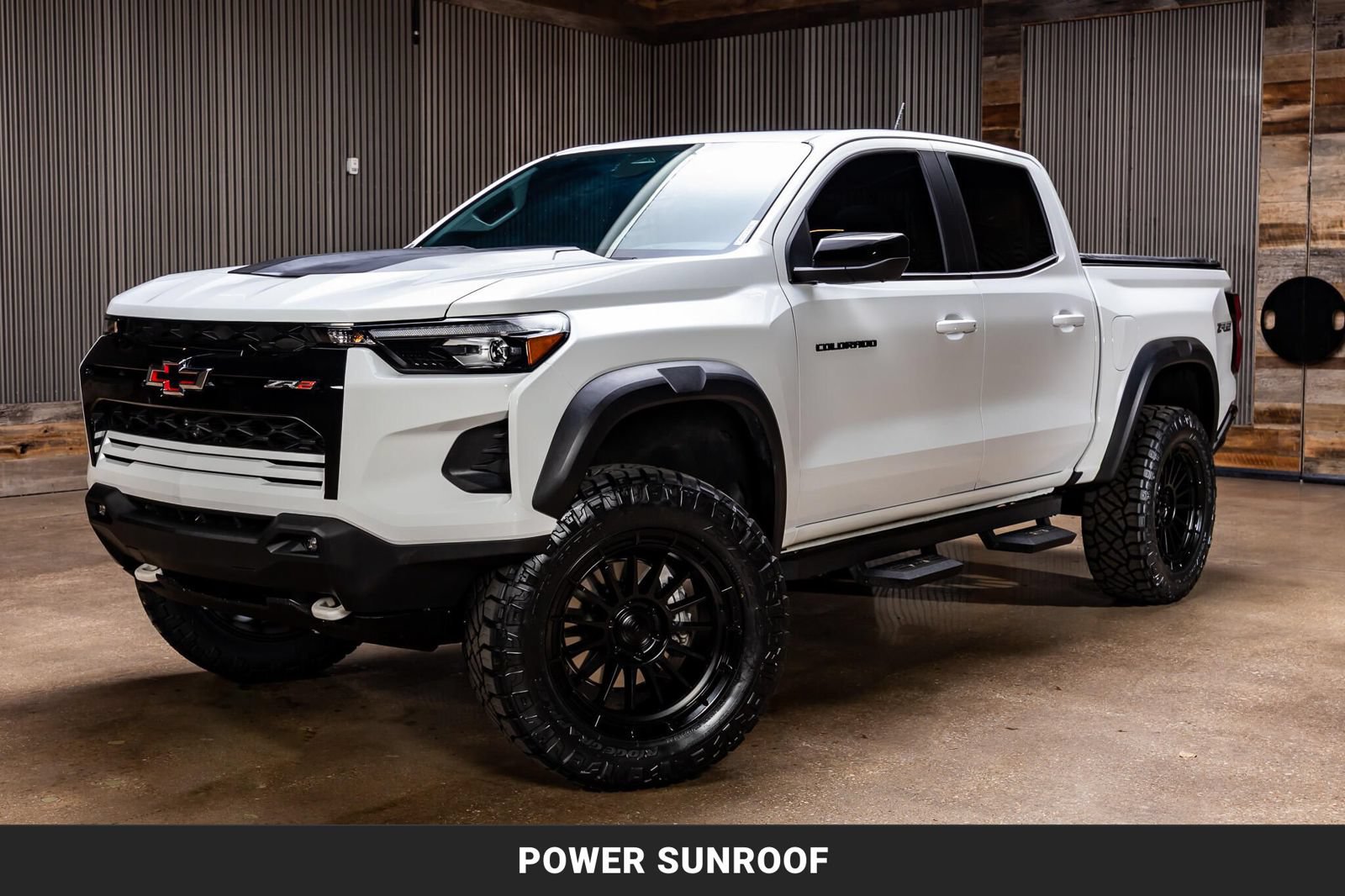 Used 2024 Chevrolet Colorado ZR2 w/ Technology Package AWD/4WD image 5