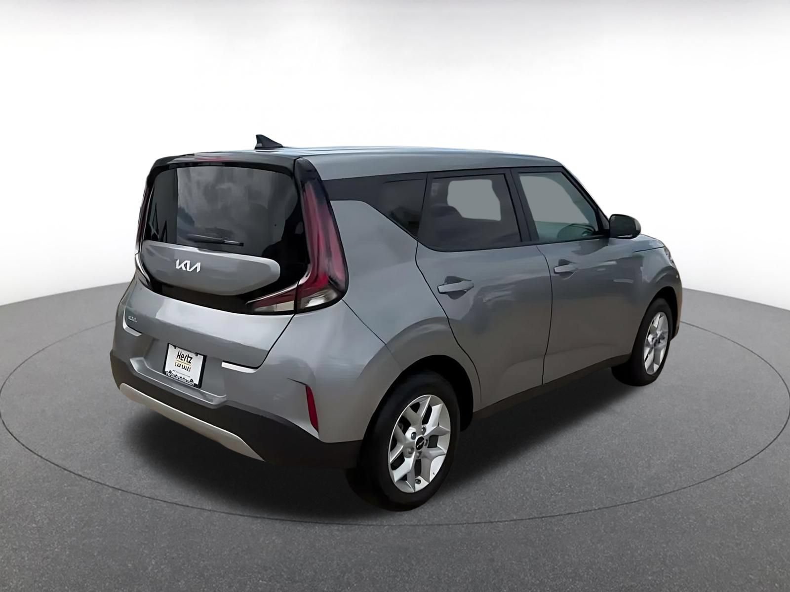 Used 2025 Kia Soul LX w/ LX Technology Package FWD image 13