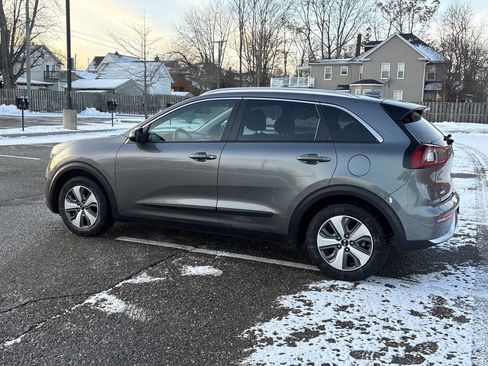 Used 2017 Kia Niro LX image 4