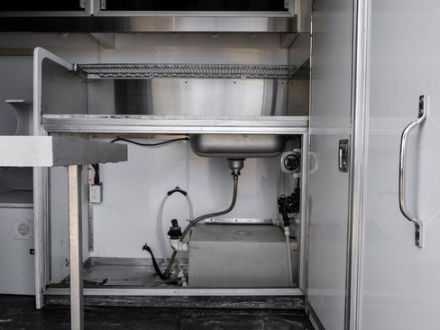 Used 2015 Mercedes-Benz Sprinter 3500 w/ High Idle Fixed Package image 32