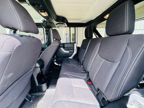 Used 2013 Jeep Wrangler Unlimited Sahara w/ Connectivity Group AWD/4WD image 13
