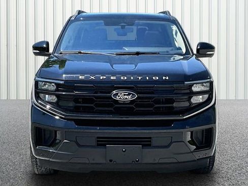 Used 2025 Ford Expedition Max Active AWD/4WD image 3
