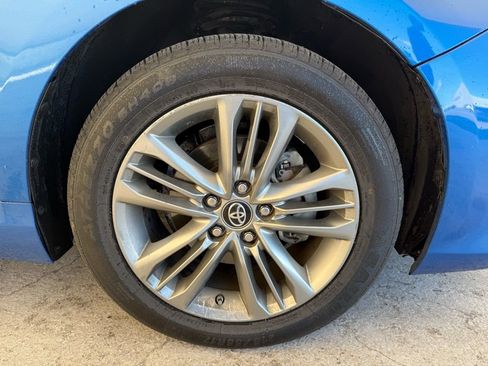 Used 2017 Toyota Camry SE image 4