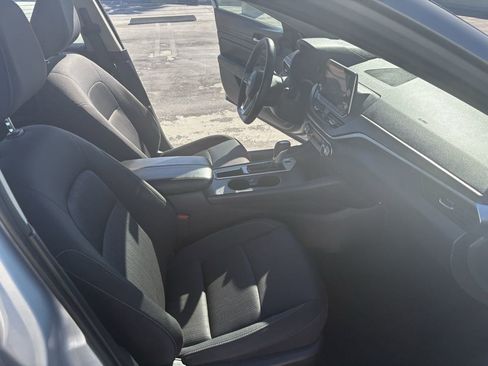 Used 2025 Nissan Altima 2.5 SV image 33