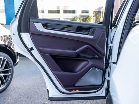Certified 2025 Porsche Cayenne S image 43