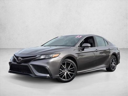 Used 2023 Toyota Camry SE image 1