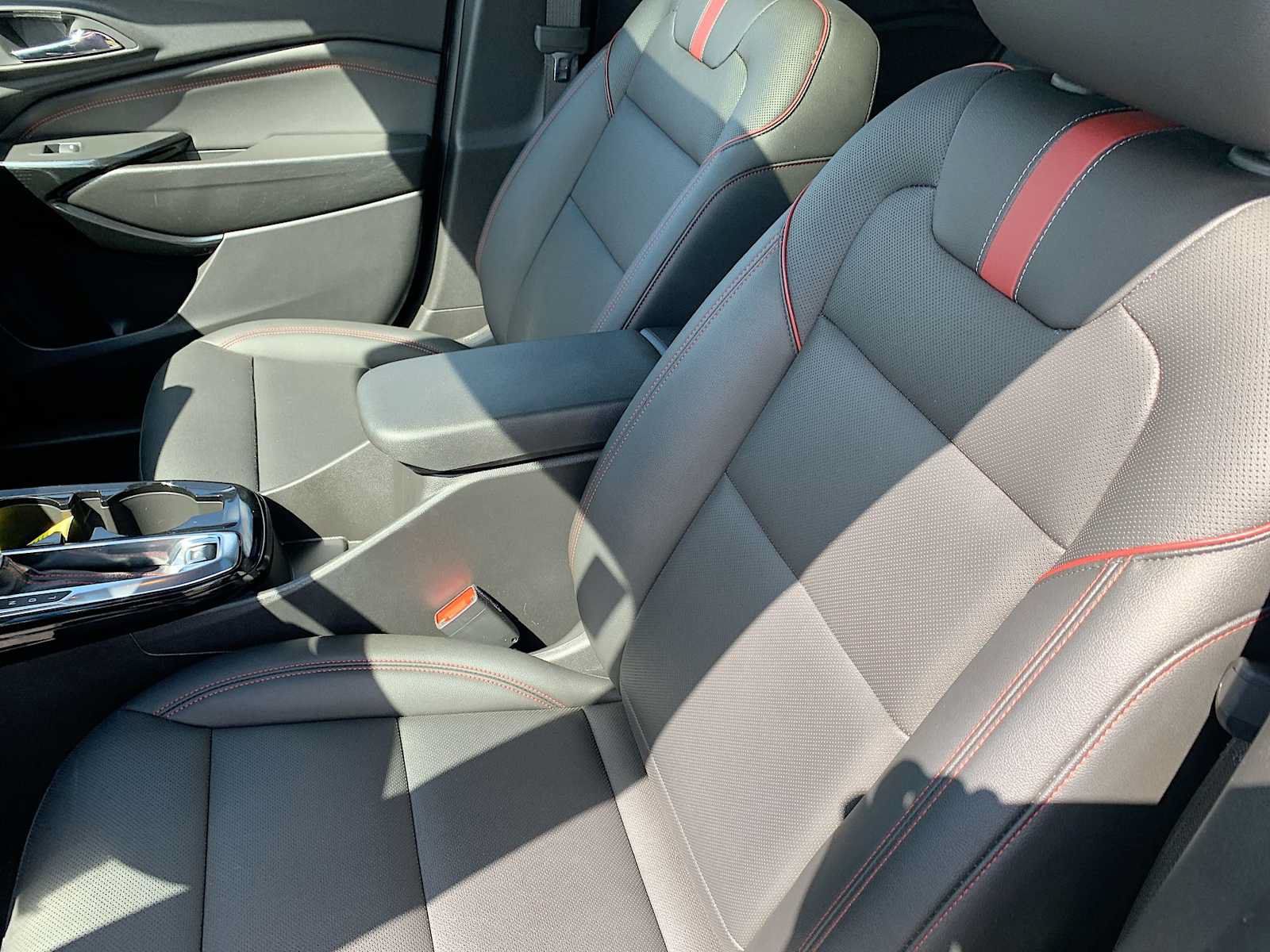 Certified 2025 Chevrolet Trax RS w/ Sunroof Package FWD image 19