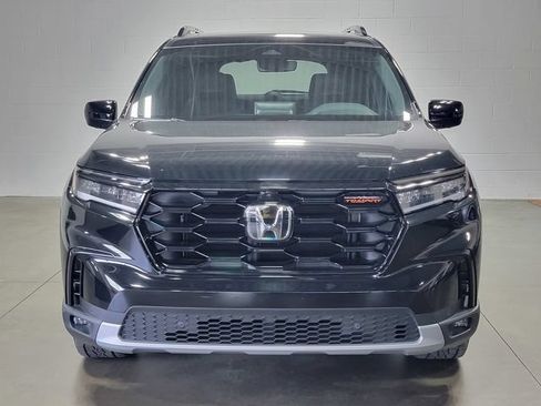Certified 2024 Honda Pilot TrailSport image 3