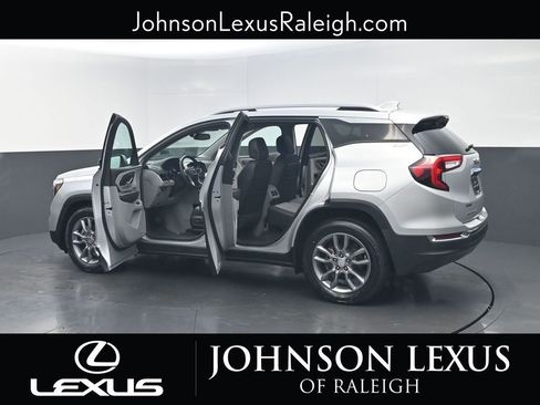 Used 2022 GMC Terrain SLT image 31