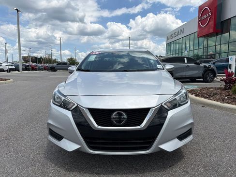 Used 2020 Nissan Versa SV FWD image 2