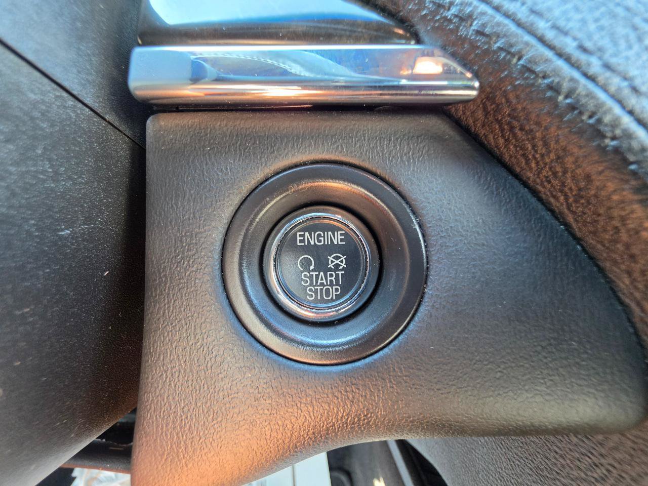 Used 2013 Lincoln MKS FWD image 31