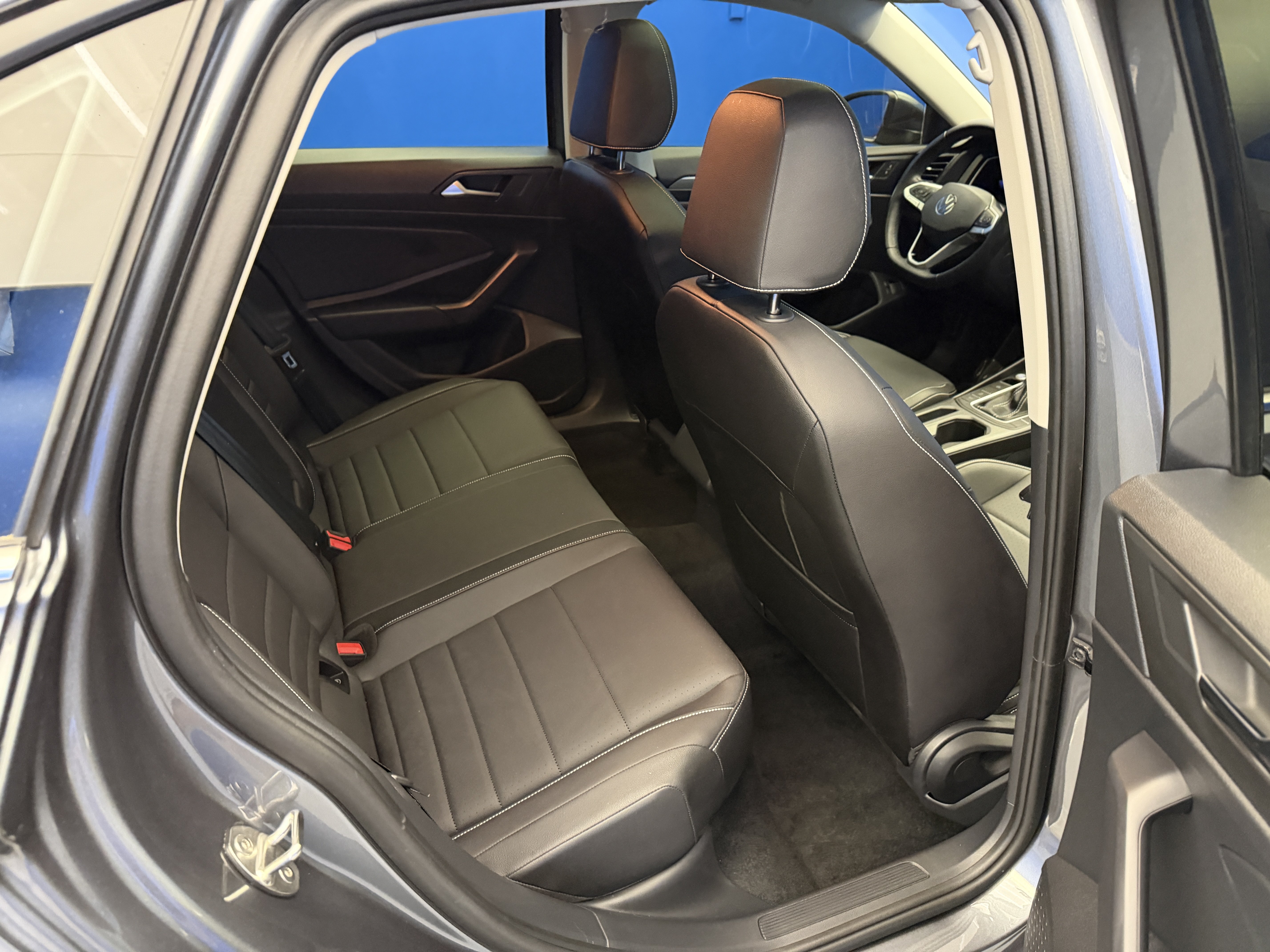 Used 2024 Volkswagen Jetta SE w/ Panoramic Sunroof Package FWD image 26