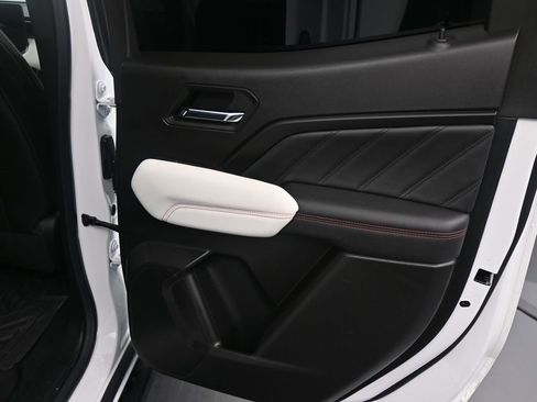 Used 2024 GMC Canyon AT4X image 19