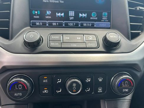 Used 2019 GMC Acadia SLT FWD image 18