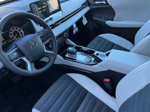 New 2026 Mitsubishi Outlander SE image 11