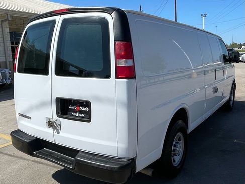 Used 2017 Chevrolet Express 2500 Extended image 5