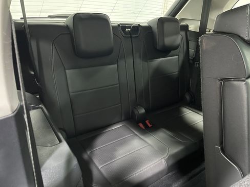 Used 2018 Volkswagen Tiguan SEL image 32