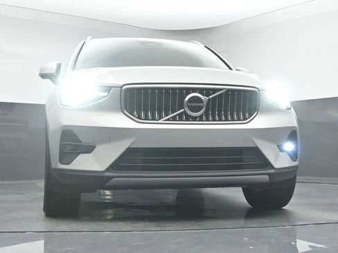 Used 2023 Volvo XC40 B5 Plus image 35