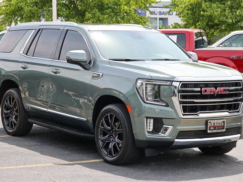 Used 2024 GMC Yukon SLT w/ SLT Luxury Package AWD/4WD image 34