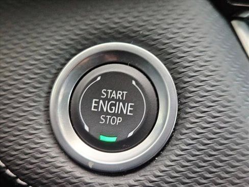 Used 2025 Chevrolet Equinox LT w/ Safety and Technology Package FWD image 21