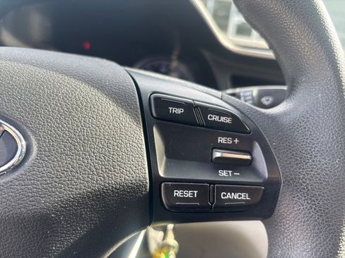 Used 2019 Hyundai Elantra SE image 15