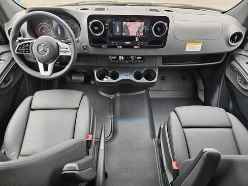 Used 2024 Mercedes-Benz Sprinter 3500 image 17