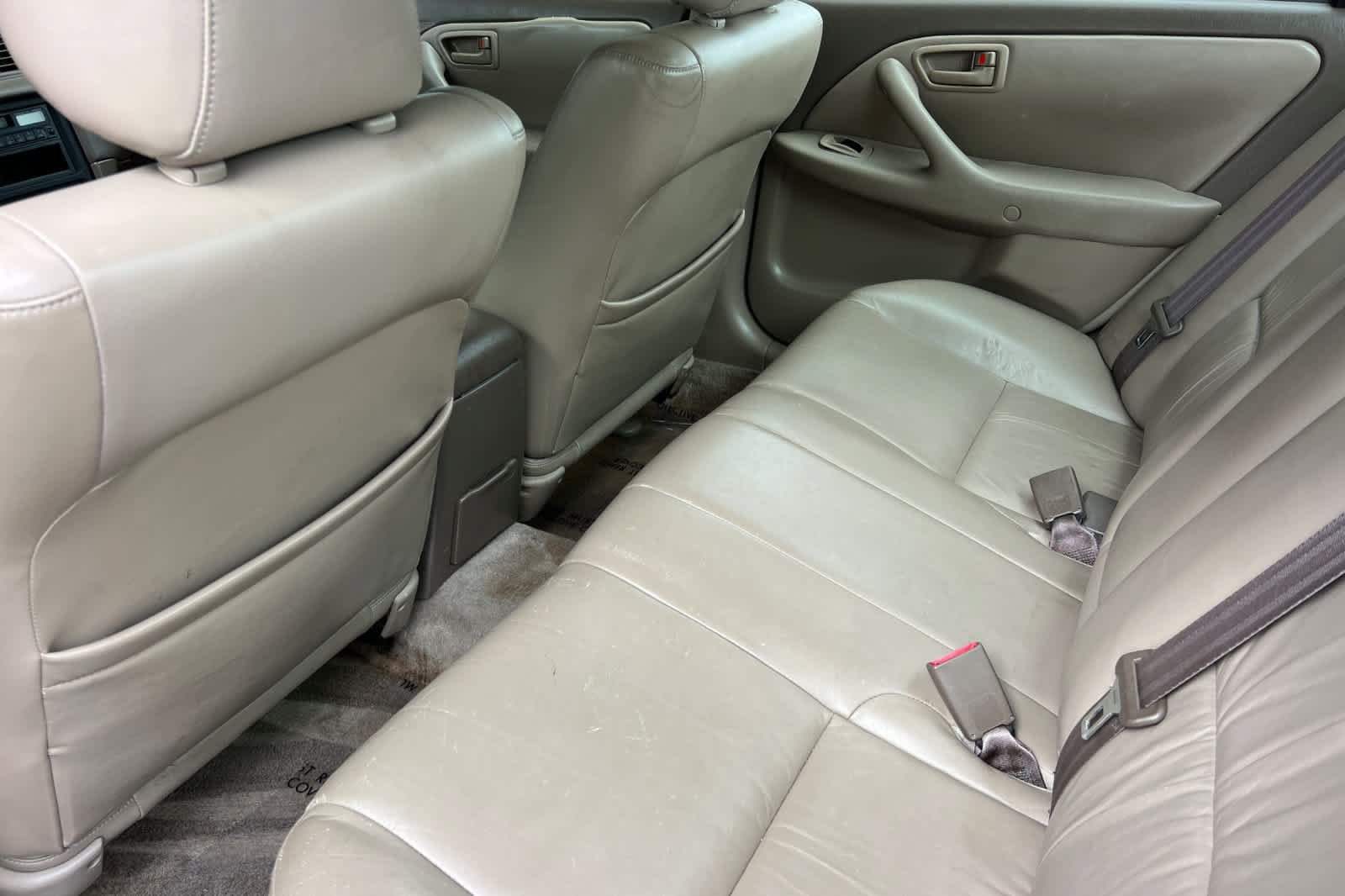 Used 1997 Toyota Camry LE w/ Leather Trim Pkg FWD image 4