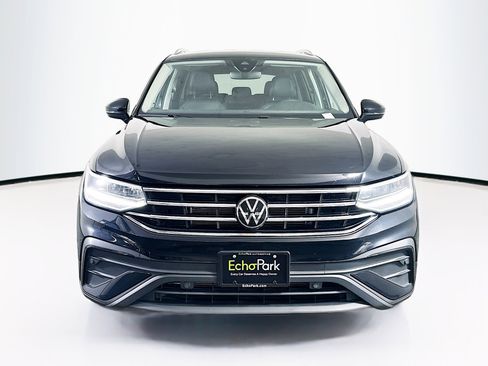 Used 2024 Volkswagen Tiguan SE image 2