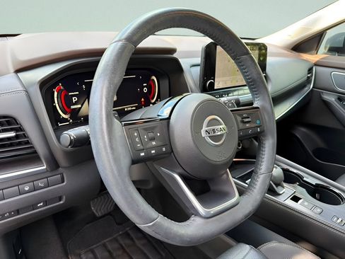 Used 2021 Nissan Rogue Platinum FWD image 13