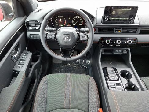 New 2025 Honda Pilot Sport image 7