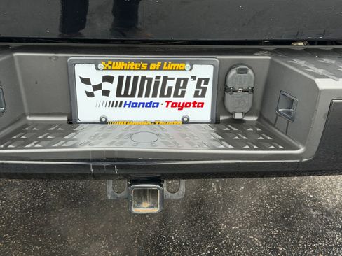Used 2021 Nissan Titan SV w/ SV Convenience Package AWD/4WD image 33