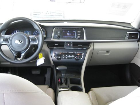 Used 2016 Kia Optima LX FWD image 25