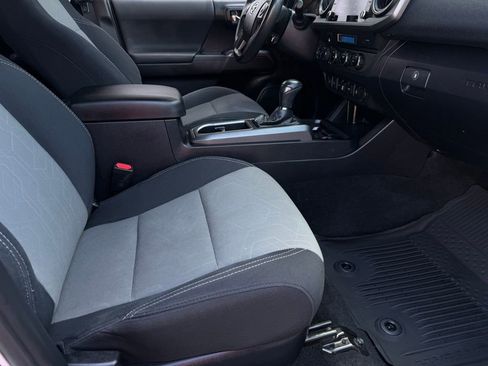 Used 2021 Toyota Tacoma TRD Off-Road w/ Technology Package image 20