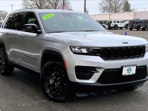 Certified 2025 Jeep Grand Cherokee Altitude image 2