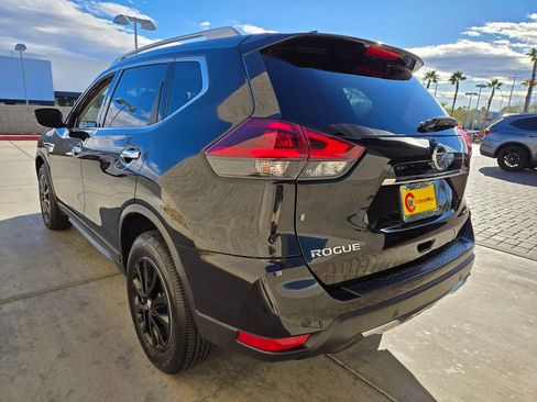Used 2020 Nissan Rogue SV image 3