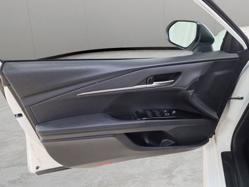 Used 2025 Toyota Camry SE image 14