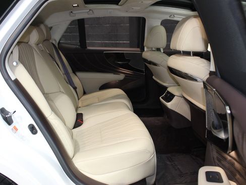 Used 2020 Lexus LS 500 w/ Luxury Package image 55