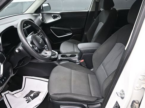 Used 2023 Kia Soul LX w/ LX Technology Package FWD image 14