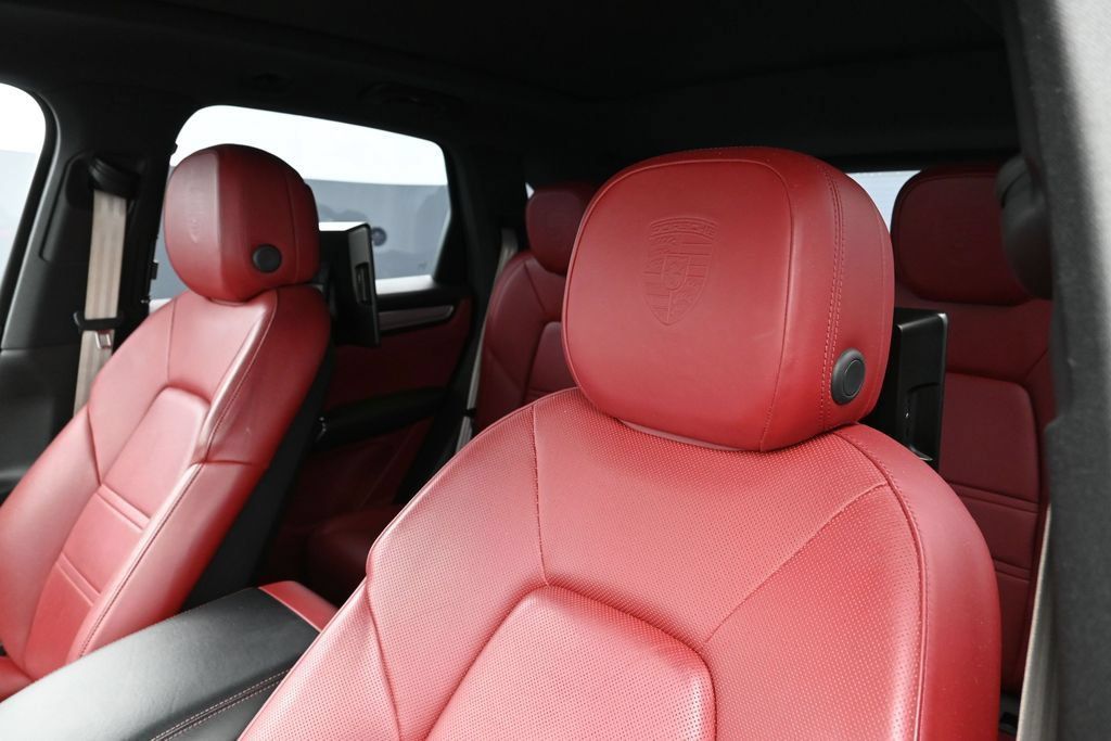 Certified 2023 Porsche Cayenne Platinum Edition AWD/4WD image 16