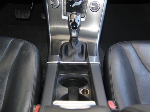 Used 2016 Volvo XC60 T5 Premier w/ Protection Package FWD image 13