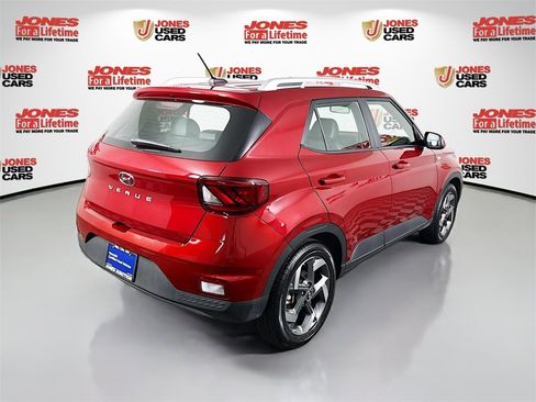 Certified 2024 Hyundai Venue Limited image 17