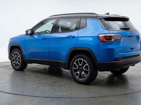 Used 2025 Jeep Compass Trailhawk AWD/4WD image 6