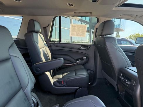 Used 2017 GMC Yukon SLT w/ Open Road Package AWD/4WD image 10